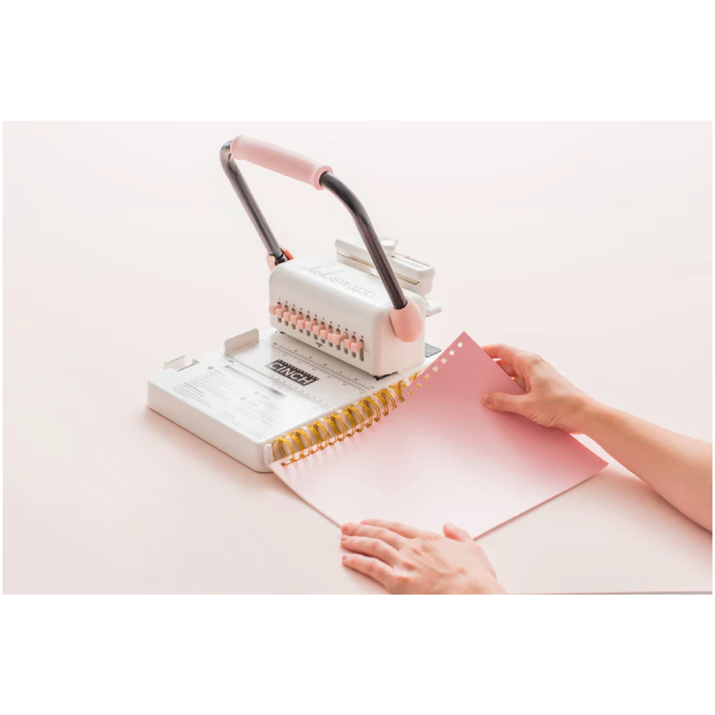 HEIDI SWAPP CINCH BOOK BINDING TOOL W/SQUARE HOLES- ENCUADERNADORA