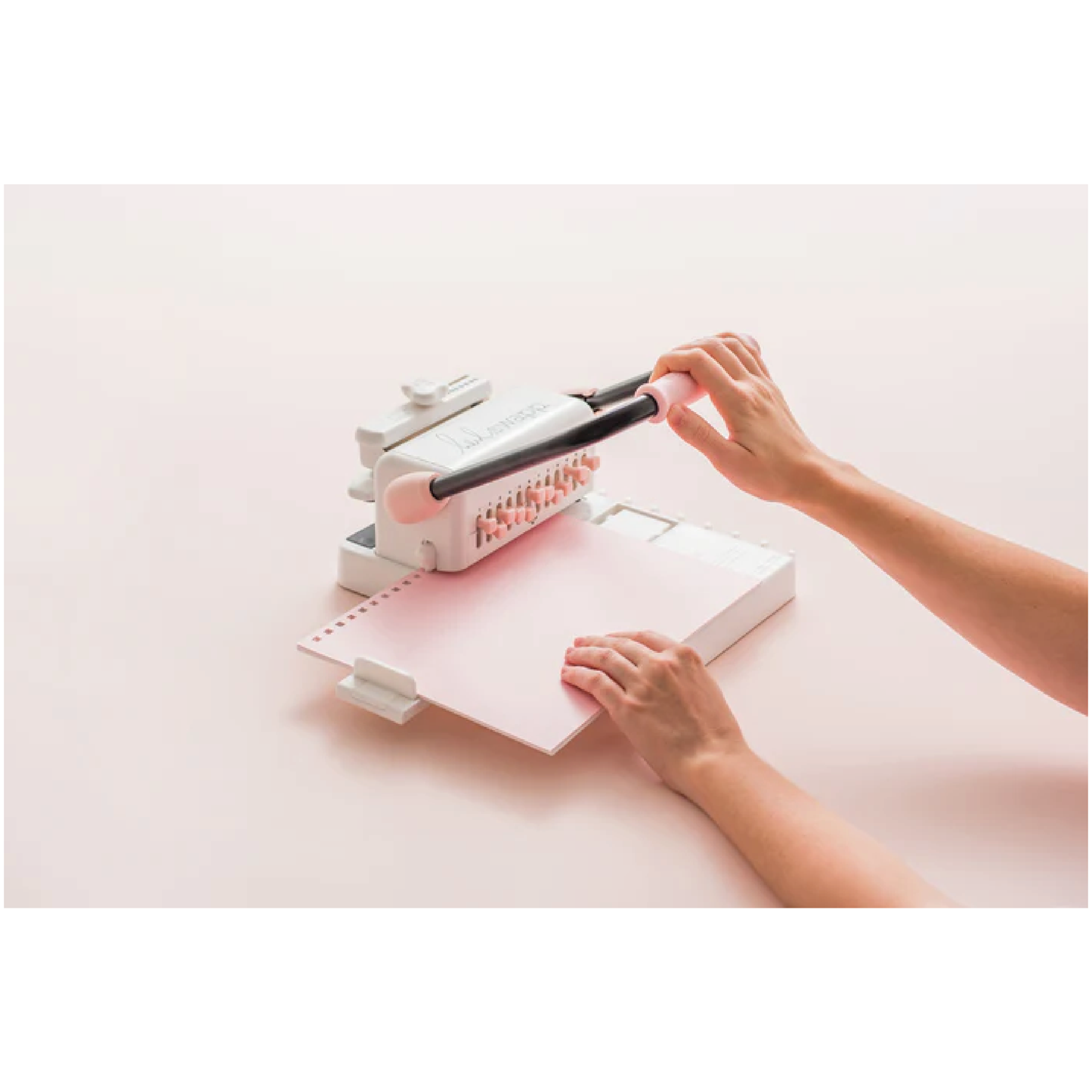 HEIDI SWAPP CINCH BOOK BINDING TOOL W/SQUARE HOLES- ENCUADERNADORA