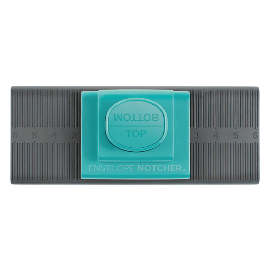 WE R MEMORY KEEPERS ENVELOPE NOTCHER PUNCH - PUNZÓN DE MUESCAS MAGNÉTICO