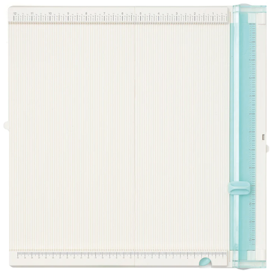 WE R MEMORY KEEPERS TRIM & SCORE BOARD - TABLERO PARA RECORTAR Y MARCAR