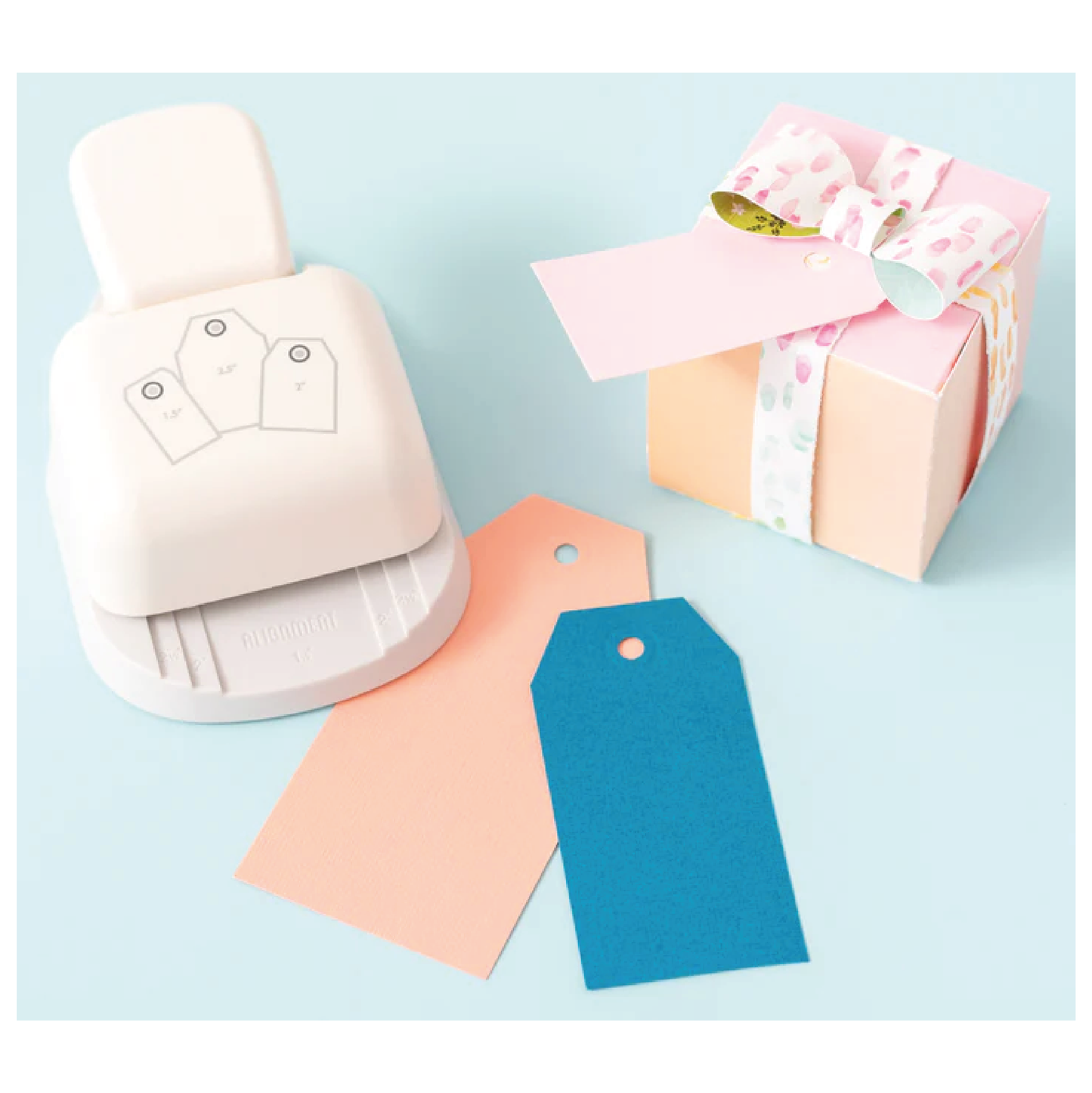 WE R MEMORY KEEPERS 3-IN-1 PUNCH-ANGLED TAG - PERFORADORA PARA ETIQUETAS ANGULARES