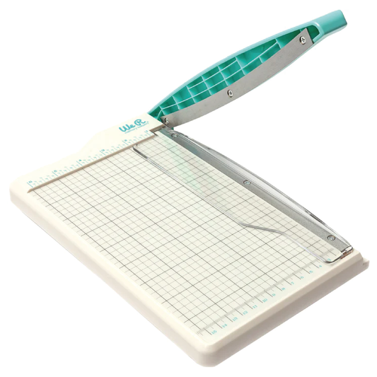 WE R MEMORY KEEPERS MINI GUILLOTINE PAPER CUTTER - MINI GUILLOTINA